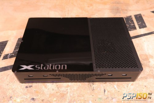 Геймер-инженер соединил две консоли – PlayStation 4 и Xbox One – в одну, X-Station